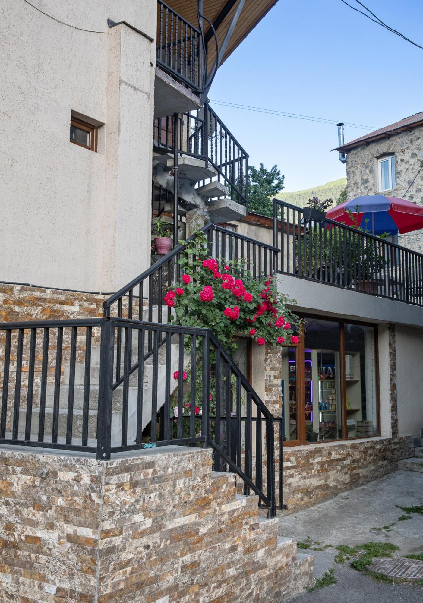 Guest House Nikala Mestia Exterior foto